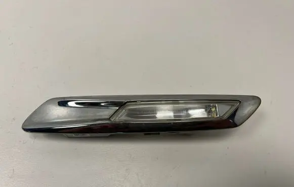 BMW 5 F10 F11 Front fender indicator light 7154170 01038702 7154168