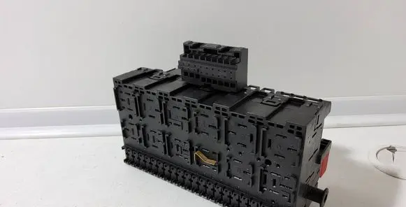 Volkswagen Transporter - Caravelle T4 Fuse module 357937039