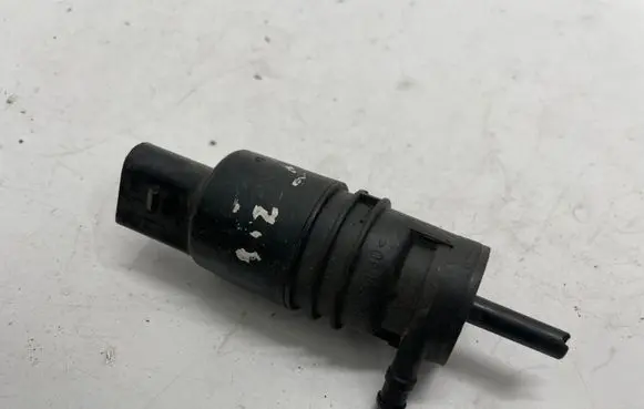 BMW 1 F20 F21 Windscreen/windshield washer pump 7302589