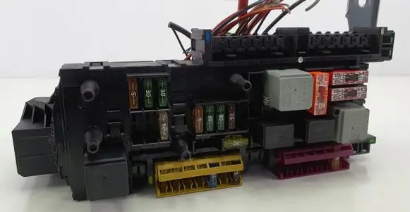 Mercedes-Benz C W204 Fuse module 2049060105
