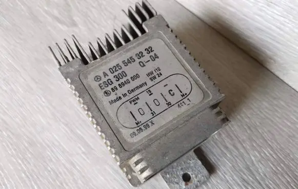 Mercedes-Benz E W210 Coolant fan relay A0255453232 ESG300 898940000