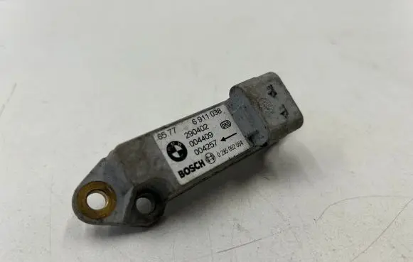 BMW 5 E60 E61 Airbag deployment crash/impact sensor 6911038 290402 0285002064