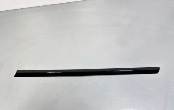 Land Rover Range Rover Sport L494 Rear side glass trim DK6229796AA
