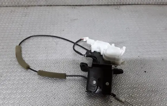 Mazda 3 I Tailgate/trunk/boot lock/catch/latch