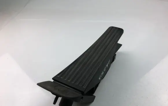Volvo XC90 Accelerator throttle pedal 32212451