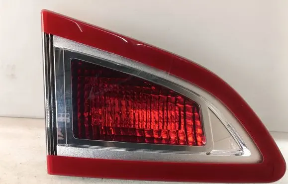 Tailgate rear/tail lights