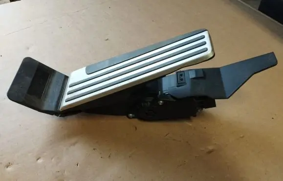 Infiniti G37 Accelerator throttle pedal 0280755153