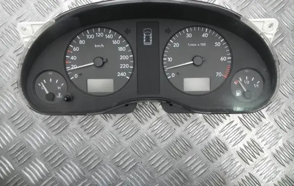 Volkswagen Sharan Speedometer (instrument cluster) 7M0920820P