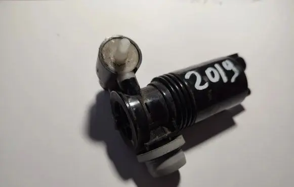 Nissan Juke I F15 Windscreen/windshield washer pump