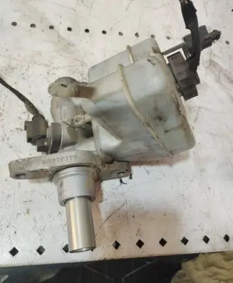 Volkswagen PASSAT B6 Master brake cylinder 10927J1