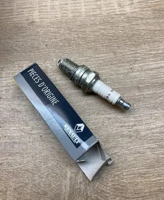 Renault Super R5 Spark plug 7700732626