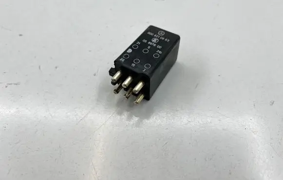 Mercedes-Benz W123 Other relay 0008210863 05897600