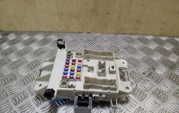 Toyota RAV 4 (XA20) Fuse module