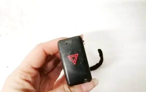 Mazda 3 I Hazard light switch 03750330 BP4K664H0