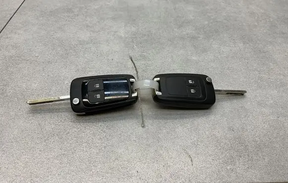 Opel Mokka X Ignition key/card 42495044