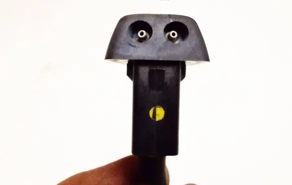 Volvo V70 Windshield washer spray nozzle 