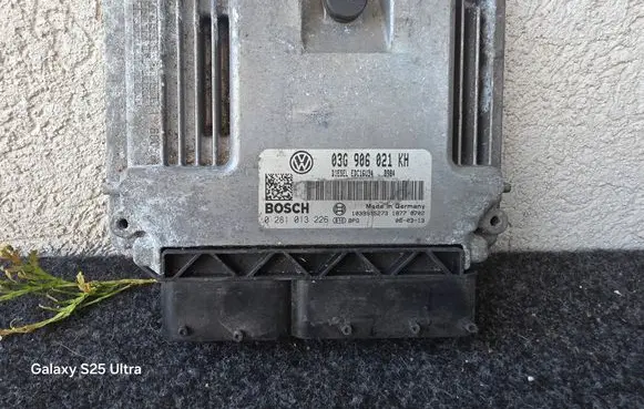 Volkswagen Golf V Engine control unit/module 03G906021KH
