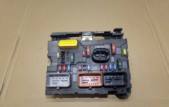 Peugeot 207 BSM Control unit 9664055780