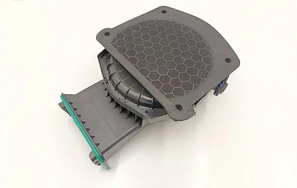 BMW X3 G01 Subwoofer speaker 6811926 6826950