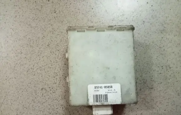 Toyota Avensis T250 Door central lock control unit/module 8974105050