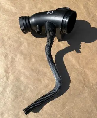 BMW 1 F20 F21 Intake resonator 8601681 70604239 10737810