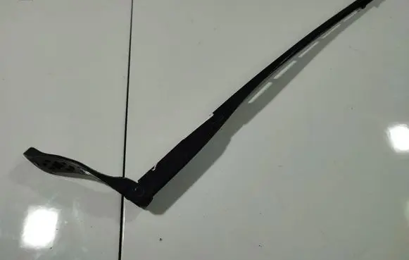 Front wiper blade arm