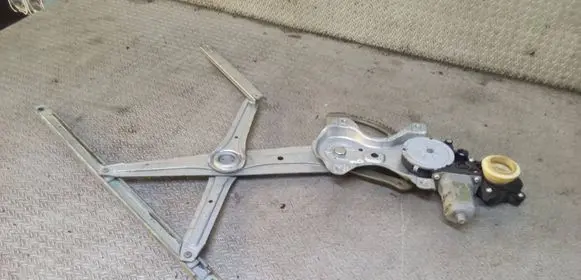 Toyota Verso Front door window regulator with motor 977556106 698100F020
