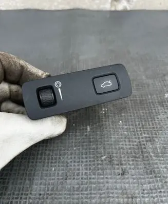 Volvo S90, V90 Tailgate opening switch P31376510 17W066 Z06034260