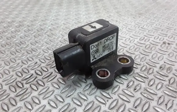 Mitsubishi Pajero Airbag deployment crash/impact sensor MR228392