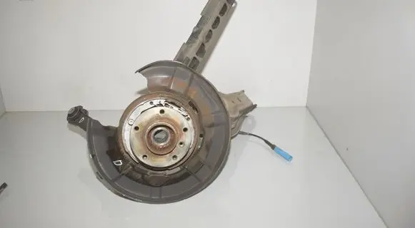 Rear wheel hub