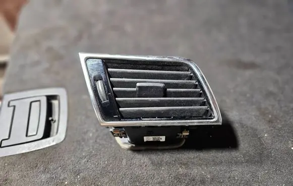 Mercedes-Benz GLE (W166 - C292) Dashboard side air vent grill/cover trim A1668309100