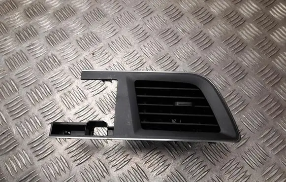 Renault Master IV Dash center air vent grill 687508723R