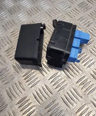 Nissan Qashqai Relay mounting block 24382AD100