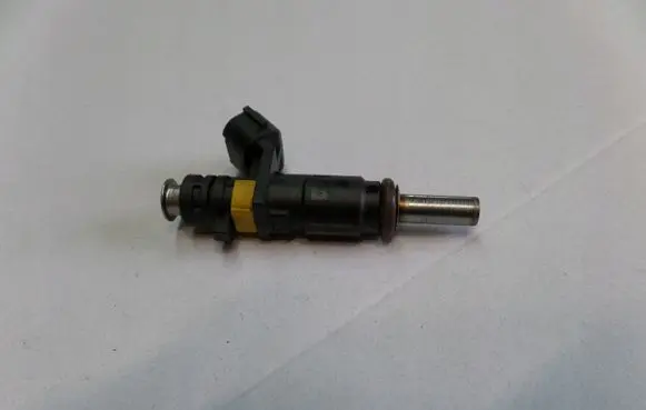 Peugeot 207 Fuel injector V752817680