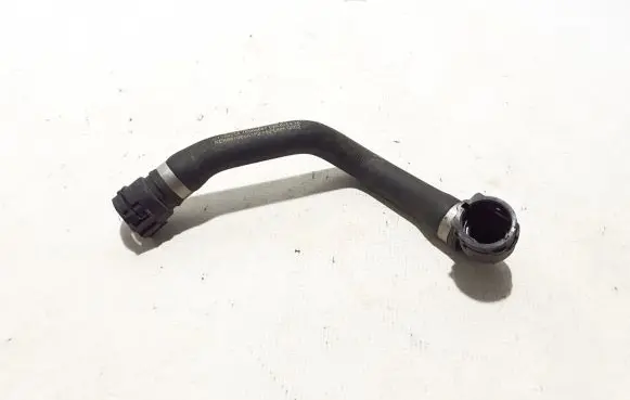 Mercedes-Benz GLC C253 Engine coolant pipe/hose A2135014101