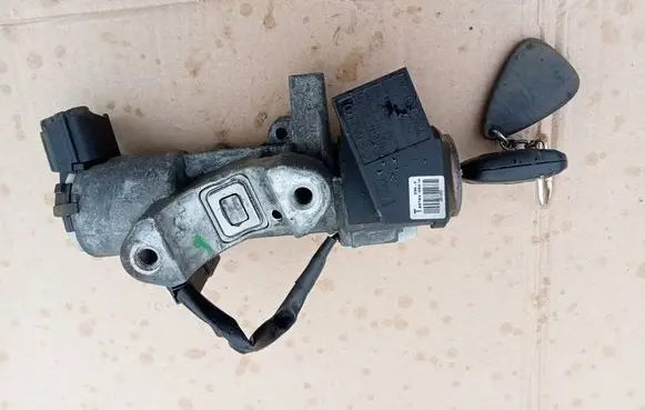 Toyota Avensis T250 Ignition lock 0000