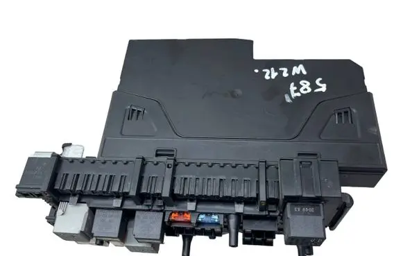 Mercedes-Benz E AMG W212 Fuse module 5DK01102311 2129060205 2129014704