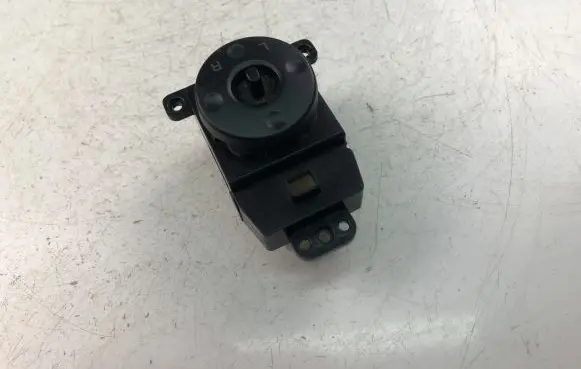 Hyundai Accent Wing mirror switch 202005064
