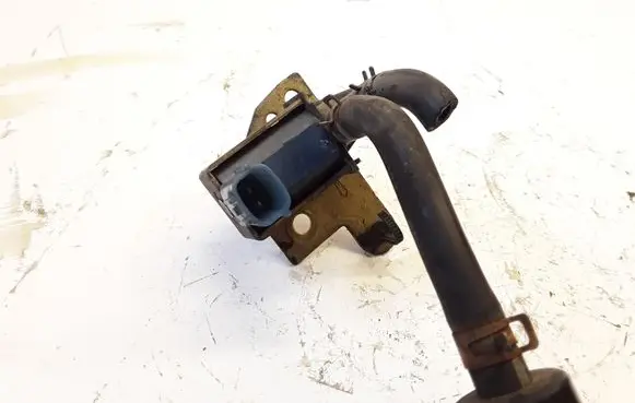Infiniti FX Valve vacuum A83600