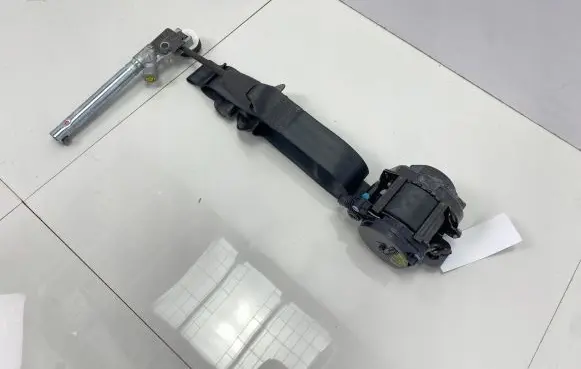Ford Bronco Front seatbelt M1PB-S612D64