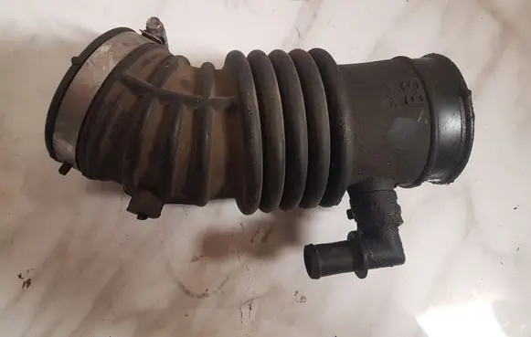 Nissan X-Trail T30 Air intake hose/pipe