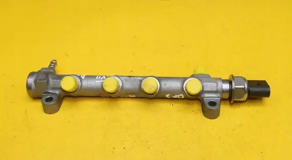 Volkswagen Golf VIII Fuel main line pipe