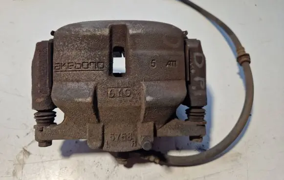 Front brake caliper