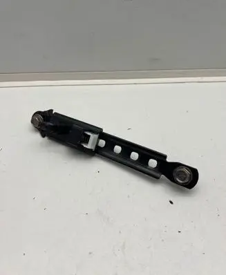 Nissan Qashqai Seat belt height adjuster 308205999AC