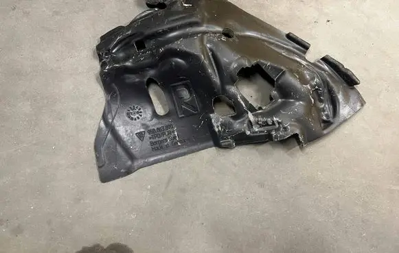 Porsche Macan (95B) Fender end trim 95B863890