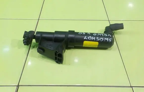 Volvo V50 Headlight washer pump PRZOD