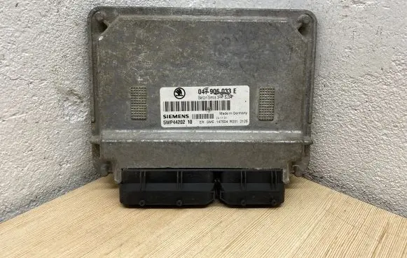 Skoda Fabia Mk1 (6Y) Engine control unit/module 047906033E 5WP4420210