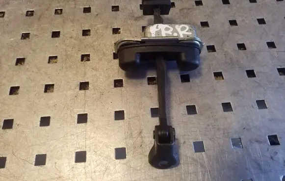 Hyundai i40 Front door check strap stopper