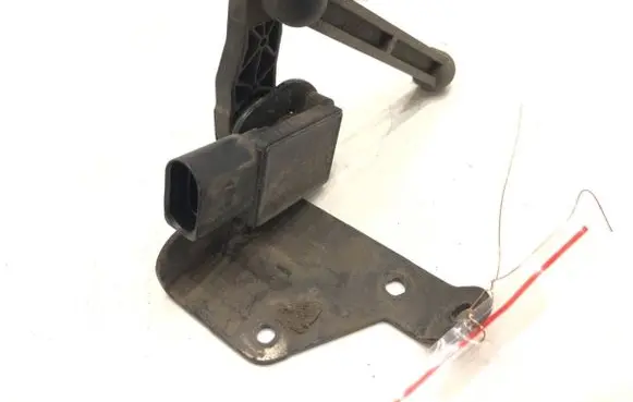 Headlight/headlamp level sensor