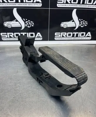 Mercedes-Benz E W211 Accelerator throttle pedal A2113000404